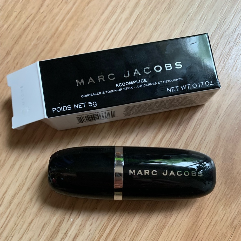 Marc Jacobs Accomplice concealor